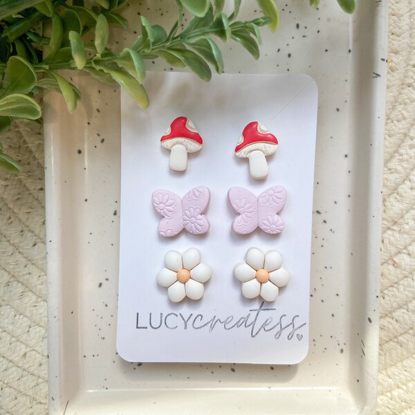Pendientes de botón de primavera. Pendientes de mariposa. Lindos pendientes de seta venenosa. Pendientes de arcilla livianos. Pendientes de botón de flores. Pendientes de maestra. Regalo