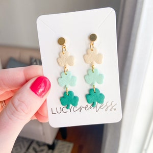 St. Patrick’s Day clover earrings . Green clover earrings . Spring drop earrings . Shamrock dangle earrings . St Patrick’s day . Gift idea