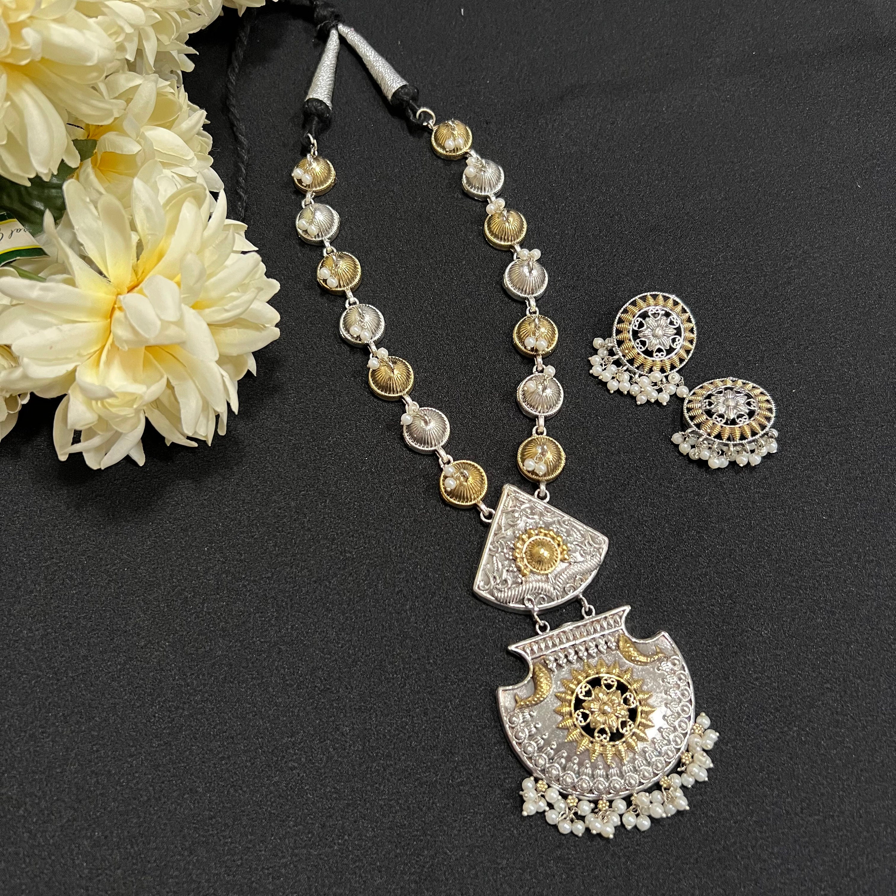 Golden oxidised necklace deals