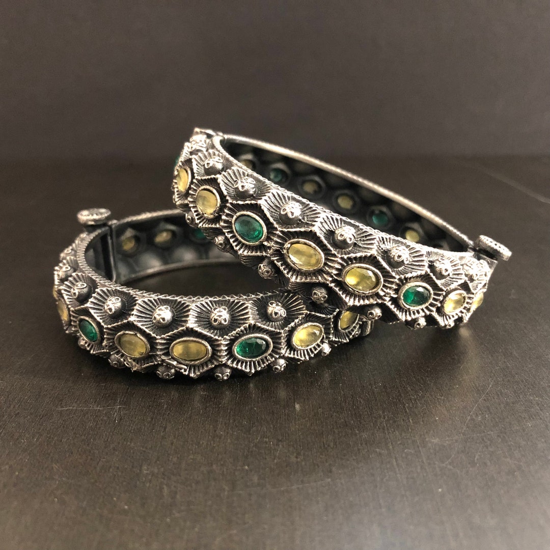 アクセサリー vintage stone embedded silver bangle Vintage-Ornate-Silver-Tone-