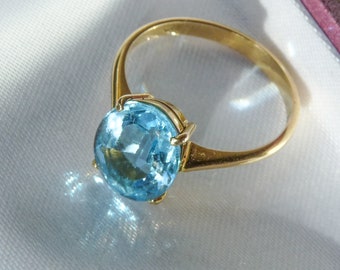 18ct SKY BLUE TOPAZ Ring ~ 18K 750 Yellow Gold Ring ~ Oval Topaz Solitaire Gemstone