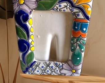 タラベラ陶器製フォトフレーム：青と白の花柄装飾（4x6インチ写真