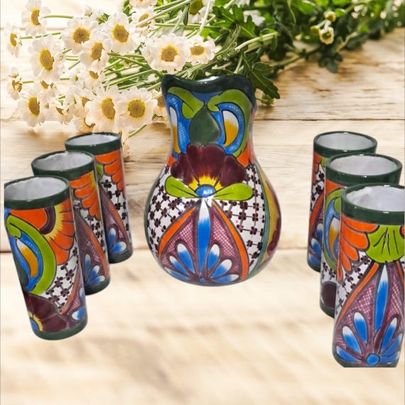 手描きのタラベラ ピッチャー セット: メキシコの陶器とタンブラー 