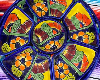 タラベラ前菜トレイ：メキシコの民芸品、チップ＆ディップ盛り合わせ