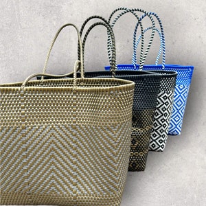 Bolsas de Plástico Bolsa Mexicana Extra Grande, Bolsa de Playa, Bolsas de Mercado Tejidas a Mano Mexicanas, Bolsas de Plástico Reciclado estilo boho.