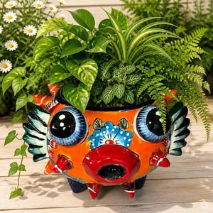 Jardinière en forme de poisson soufflé ou soufflé si mignonne avec beaucoup de personnalité, peinte à la main en orange, belles couleurs vives, 20 x 30 cm (8 po. X 12 po.)