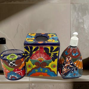 Talavera blau und kobaltblauer Zahnbürsten- und Zahnpasta-Halter mit Taschentuchbox-Abdeckung. Seifenspender
