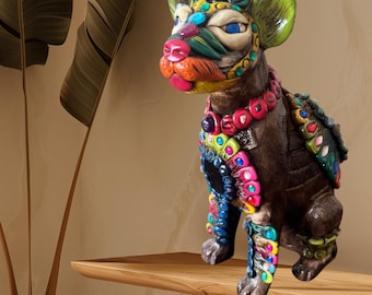 Estatua colorida de perro Xoloitzcuintli prehispánico, decoración de arte popular mexicano
