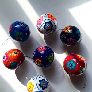 Juego de 2 adornos de bulbo de Talavera, hermosos adornos navideños redondos de 3,5&quot; de alto y 3,5&quot; de arte popular mexicano, detalles finos hechos a mano