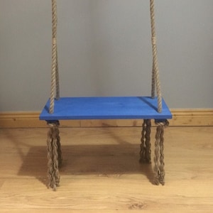 Handgemaakte touwschommel voor binnen: houten kinderschommelstoel