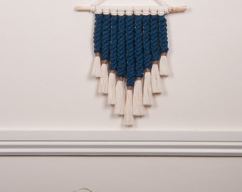 Tapiz de pared de macramé hecho a mano: decoración bohemia para el hogar en rama natural