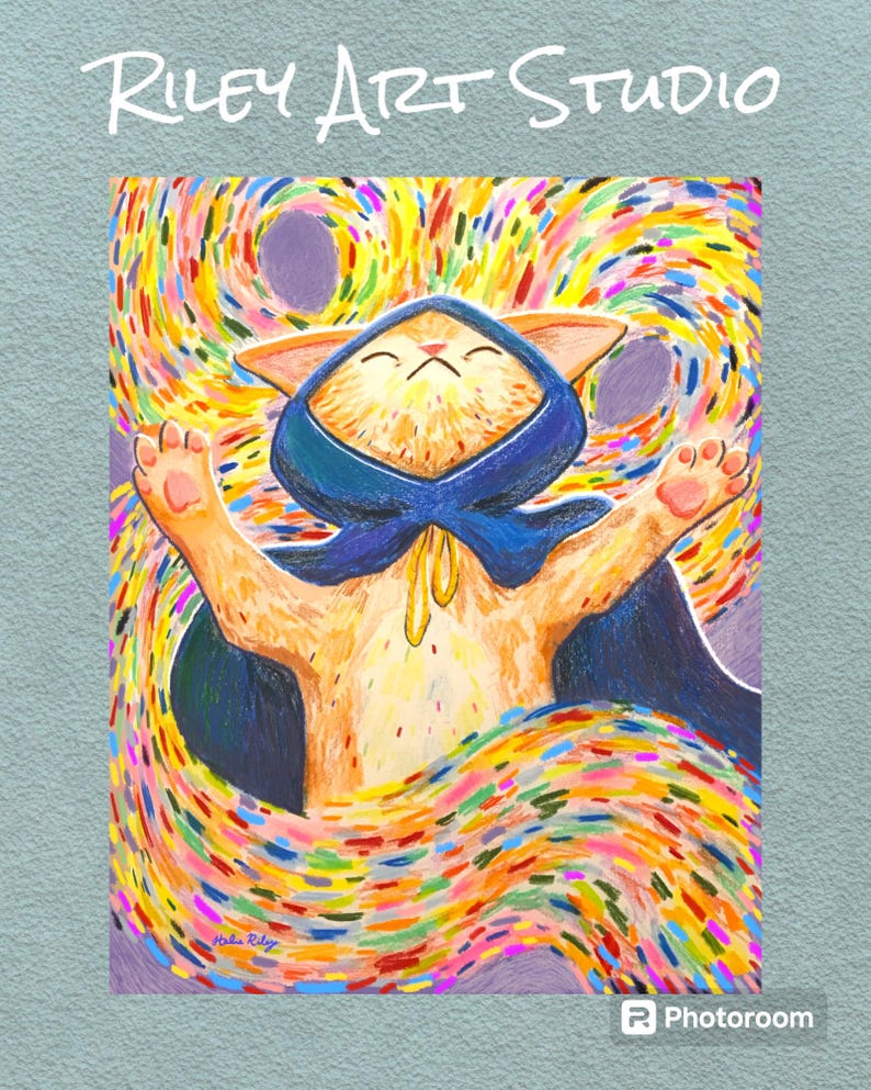 Puede incluir: Una pintura digital de un gato con una capa azul con capucha, sobre un fondo de l&iacute;neas y puntos coloridos que se arremolinan. La pintura se titula "Riley Art Studio".