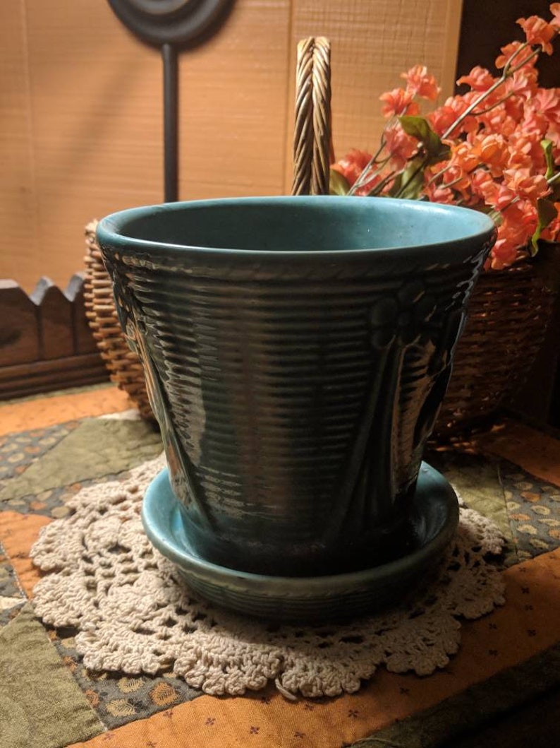 Vintage Shawnee Green Round Ceramic Planter with base and Bows Marked USA on bottom.