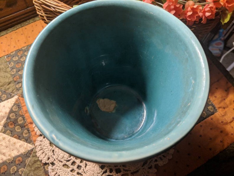 Vintage Shawnee Green Round Ceramic Planter with base and Bows Marked USA on bottom.