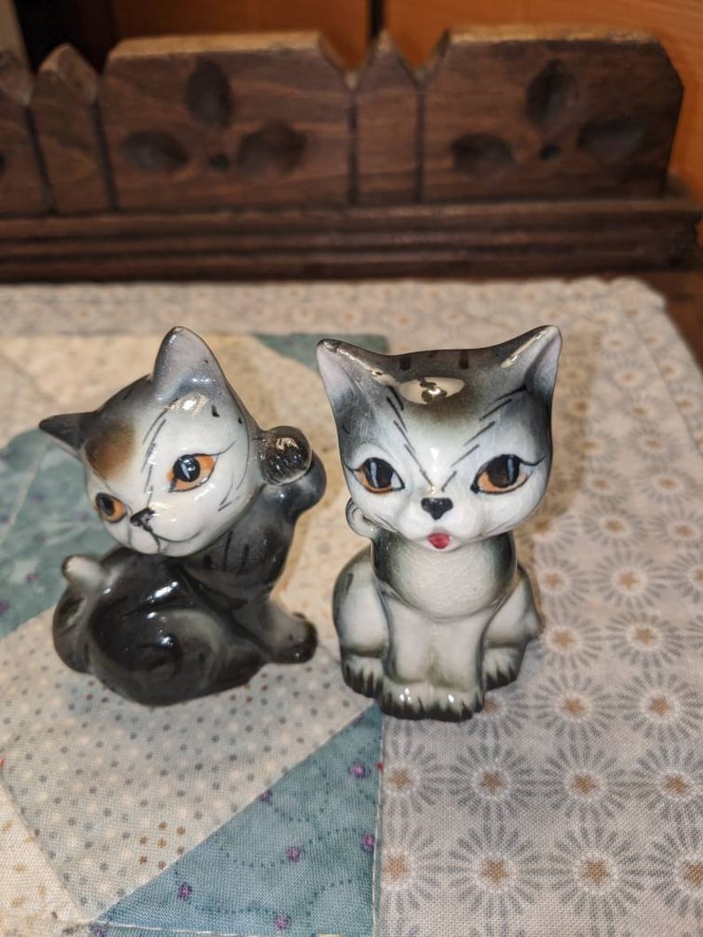Vintage Ceramic Grey Cat Family Figurines made in Japan.