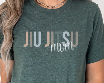 Camicia mamma Jiu Jitsu in colori pastello - Abbigliamento elegante per mamme appassionate di BJJ, regalo per mamme di BJJ