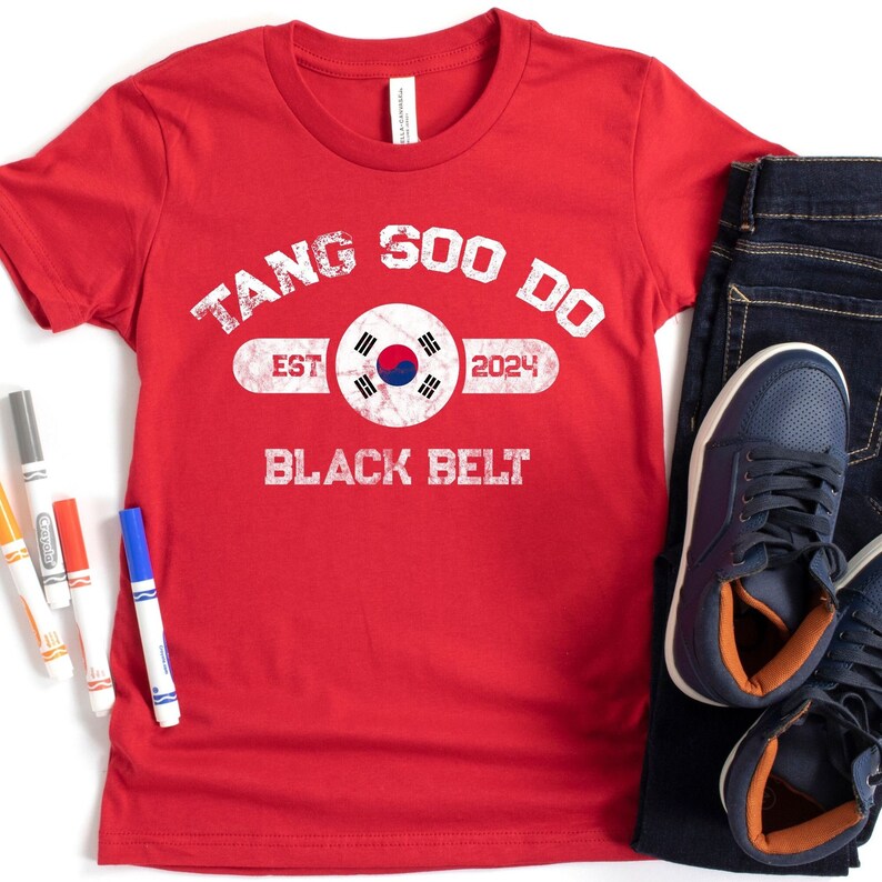 Kinder personalisierte Tang Soo Do Black Belt T-Shirt, individuelles Datum Kampfkunst T-Shirt für Kinder, Tang Soo Do Black Belt Geschenk Red