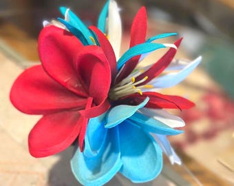Echt-Touch-Rot Weiß Blau Plumeria National inspirierte Haarspange - Hula Hochzeit Tahiti Hawaiianische Haarteil