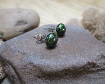 Sparkling dark green glass stud earrings