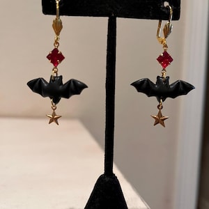 Dainty Bat Earrings • Gothic earrings • Dangling Earrings • Perfect Winter Earrings • Bat earrings • Bats earrings • Dracula dangle earrings