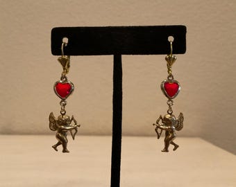 Handgjorda Cupidoörhängen: Röda Hjärtkristallhängen, Gyllene Berlocker