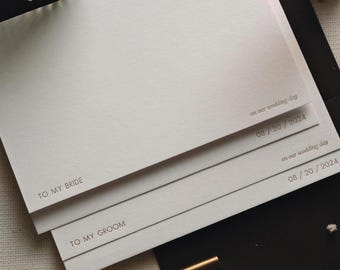 Tarjeta minimalista "Para mi... día de boda" con fecha estampada en lámina metálica, 100% algodón.