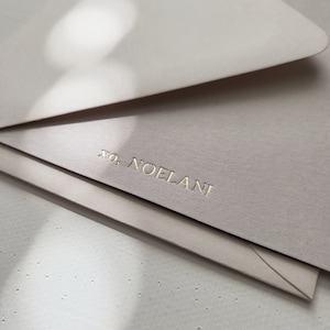 Ensemble de papeterie minimaliste de cartes de correspondance personnalisées en aluminium