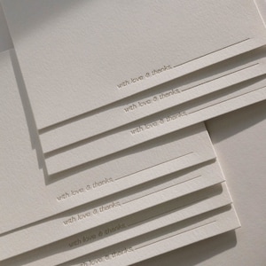 avec carte de remerciement d'amour |  Feuille pressée |  Minimal
