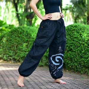 ブラック ブルッフ アートプリント コットンパンツ、調節可能なワイドレッグ アラジン トラウザー