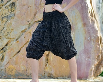 Black Hmong Tribal Capri Pants, Unisex Cotton Boho Harem Style Yoga Trousers