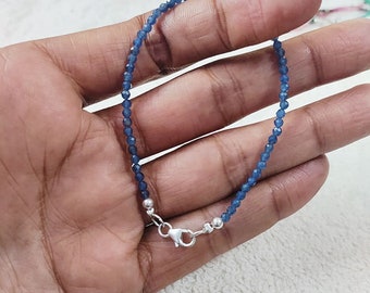AAA-klassat armband med blå safirpärlor – mikrofacetterade runda 2,5 mm pärlor, sterlingsilverlås