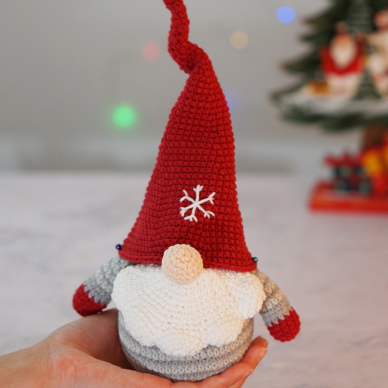 PDF Gnome crochet pattern English/French:Christmas Gnome Amigurumi gnome Crochet gnome pattern Crochet Christmas ornament pattern image 2