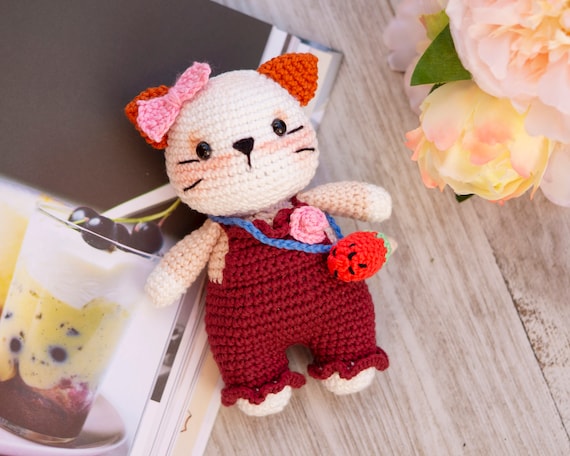 FREE PDF crochet pattern: Lilian kitty-Amigurumi doll pdf-Crochet doll Pattern-Cat crochet Pdf-Amigurumi animal-Amigurumi tuto-Crochet kitty
