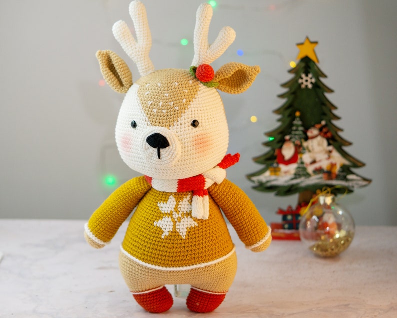 PDF Amigurumi pattern English/ French/Spanish: Prancer BIG reindeer Crochet large reindeer 45cm/18 inc tall Français patron-Amigurumi doll image 1