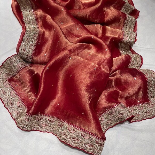 Esclusivo tessuto broccato su sari in puro tessuto con lavorazione Mukesh e sari con bordo smerlato