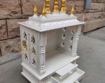 Handgemaakte houten tempelmandir met witte afwerking | Hangbellen | Pooja Ghar Mandap voor aanbidding en woondecoratie Pooja kamerdecoratie kunst