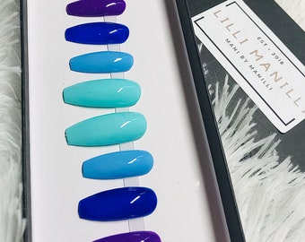 Uñas postizas Ocean Breeze / Ombre azul pintado a mano