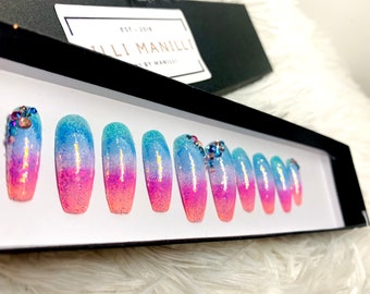 Uñas postizas acrílicas pintadas a mano con efecto ombré brillante