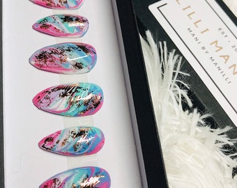 Uñas postizas Sugar Rush / Uñas cortas acrílicas pintadas a mano