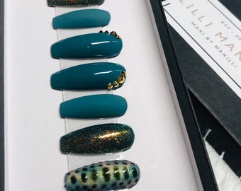 Uñas postizas pintadas a mano / Verde azulado, brillo dorado, estampado de leopardo