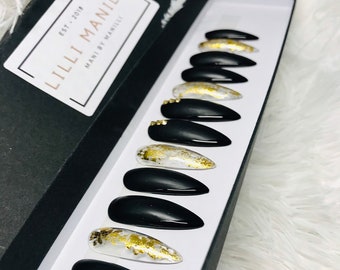 Uñas postizas de mascarada pintadas a mano / Uñas negras mate con efecto stiletto