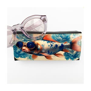 Brillen Box Porzellanmusterdruck, Koi Karpfen, Innenmaße 15x7x2,5cm, BrillenEtui, Sonnenbrillen Dose, Magnetverschluss, DesignTipp, Geschenk