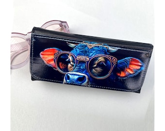 Glasses case with cow, interior dimensions 15 x 7 x 2.5 cm, box for sunglasses, original glasses box, magnetic closure, gift idea