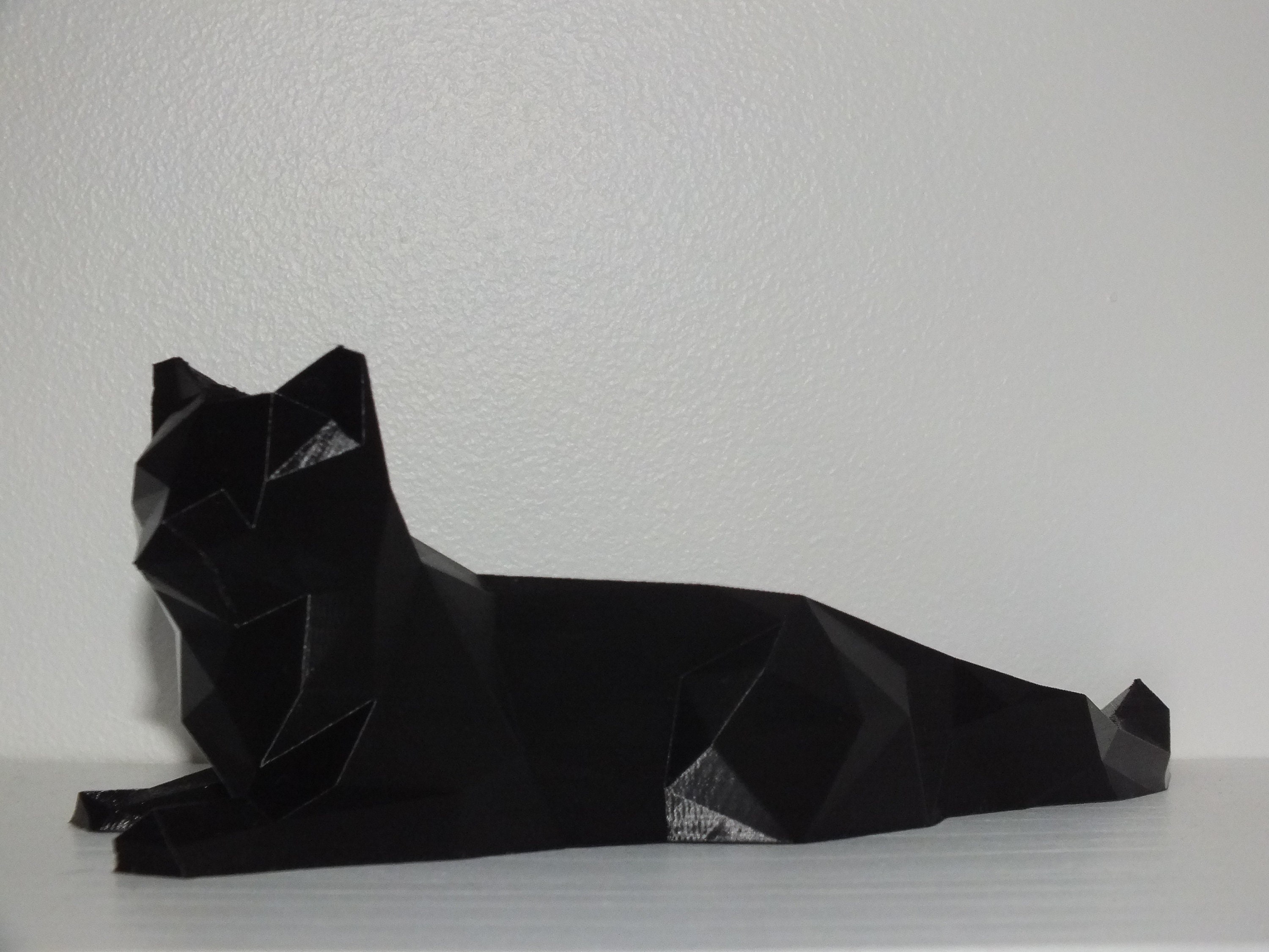Chat Allongé Style Origami