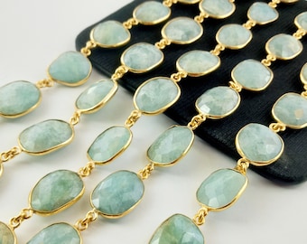 Cadena conectora de bisel de aguamarina - Cadena conectora de bisel de forma libre chapada en oro con gema facetada para la fabricación de joyería - Venta por metro