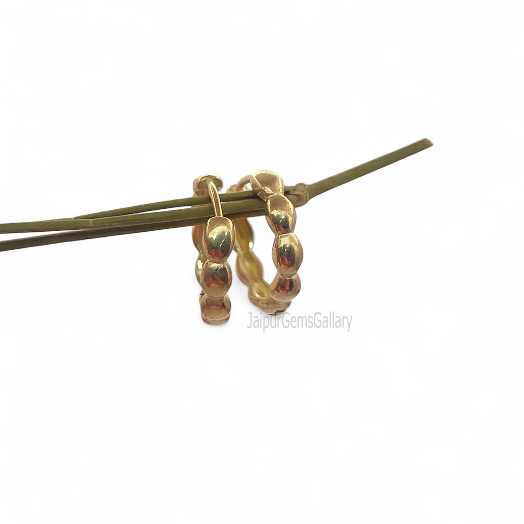 MUYAN Orecchini Huggie Quadrati In Oro - Placcati E Leggeri, Regalo Unico Per Donne (1x1 Cm)