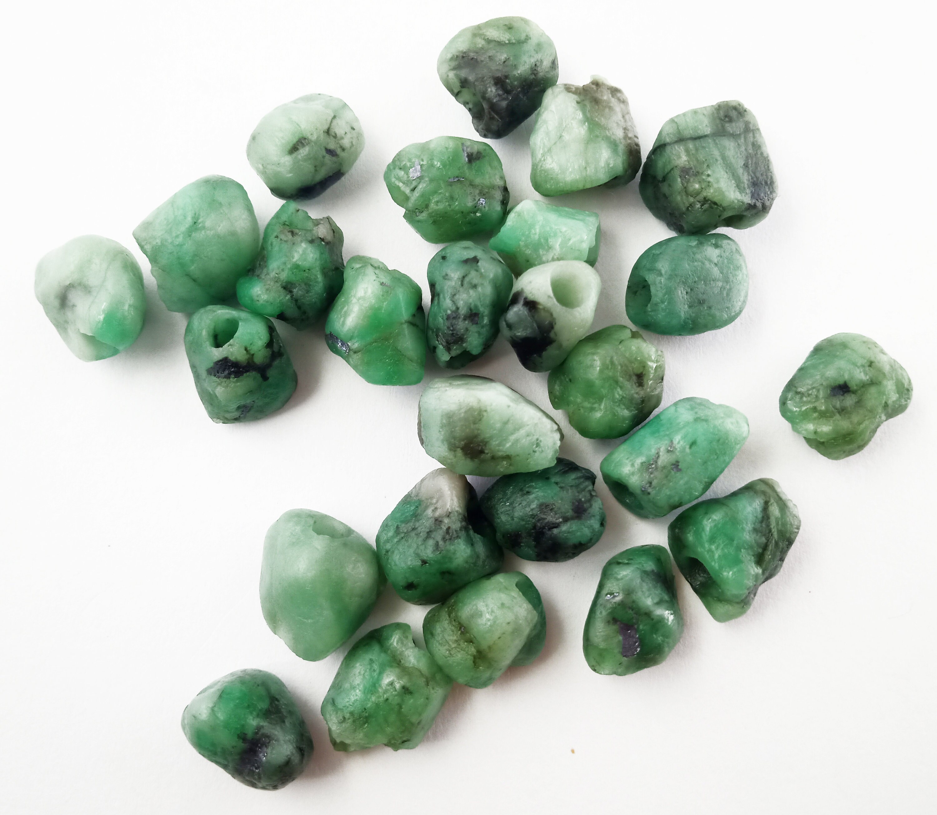 ☆新品未使用NUTS OUTDOOR BRIESTA Emerald DYED r 380-400 Ct Green Emerald Rough Certified Brazilian