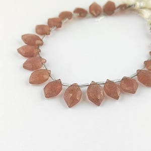 Hilo de cuentas de cuarzo rosa fresa - Cuentas facetadas hexagonales - Hilo de piedras preciosas de cuarzo - 21 cuentas en un hilo - Venta por hilo