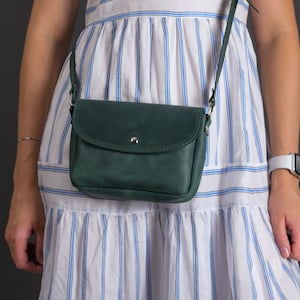 Vintage Leather Shoulder Bag: Small Round Flap Purse