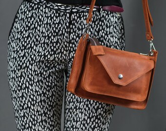 Sac à bandoulière pour femmes, sac à rabat en cuir, cadeau pour elle, sac à main de style enveloppe compacte pour femmes, sac de tous les jours décontracté, petit sac à main en cuir